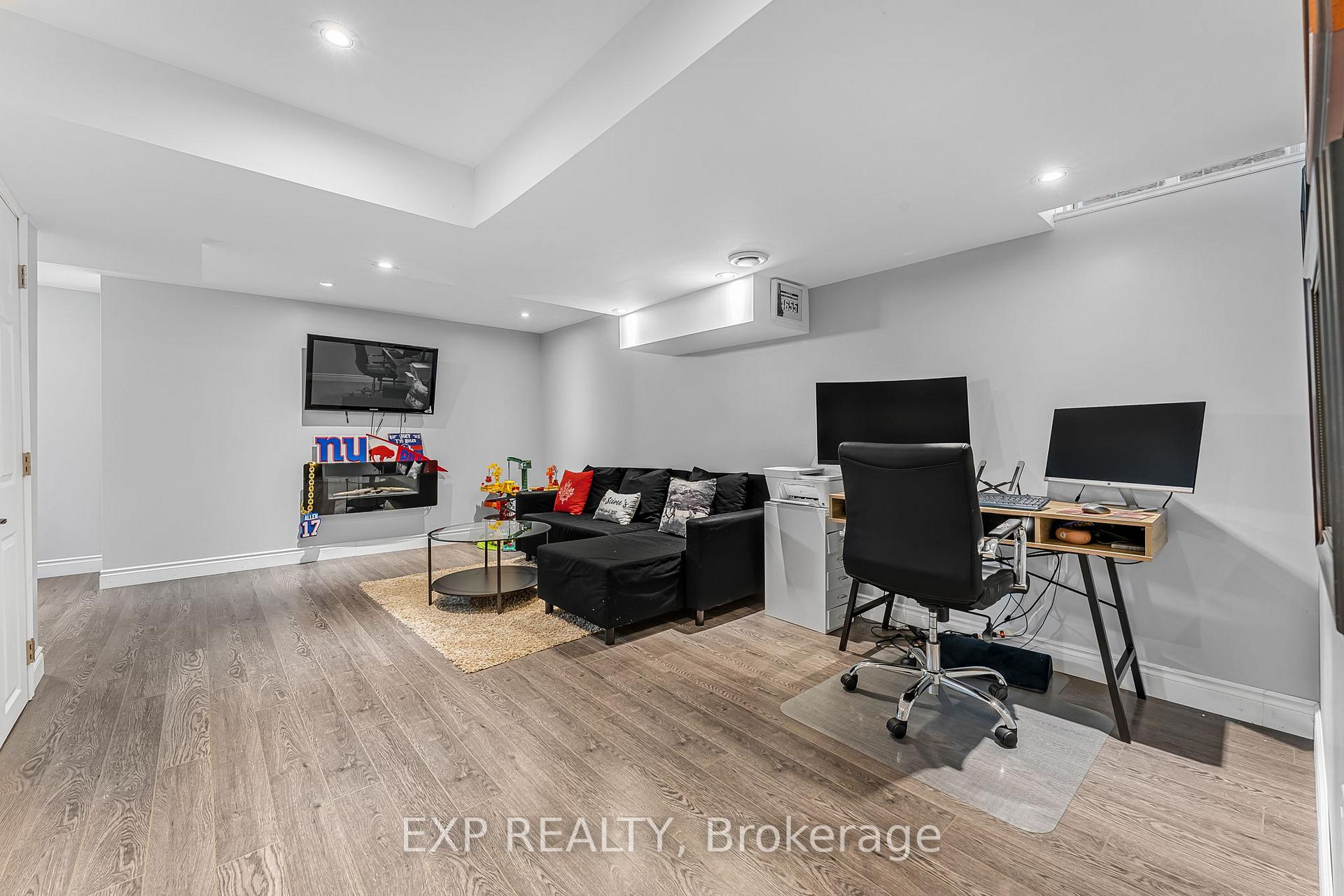 Photo 26 of 117 Glenmeadow Crescent, Hamilton, Winona Park — HOMEH