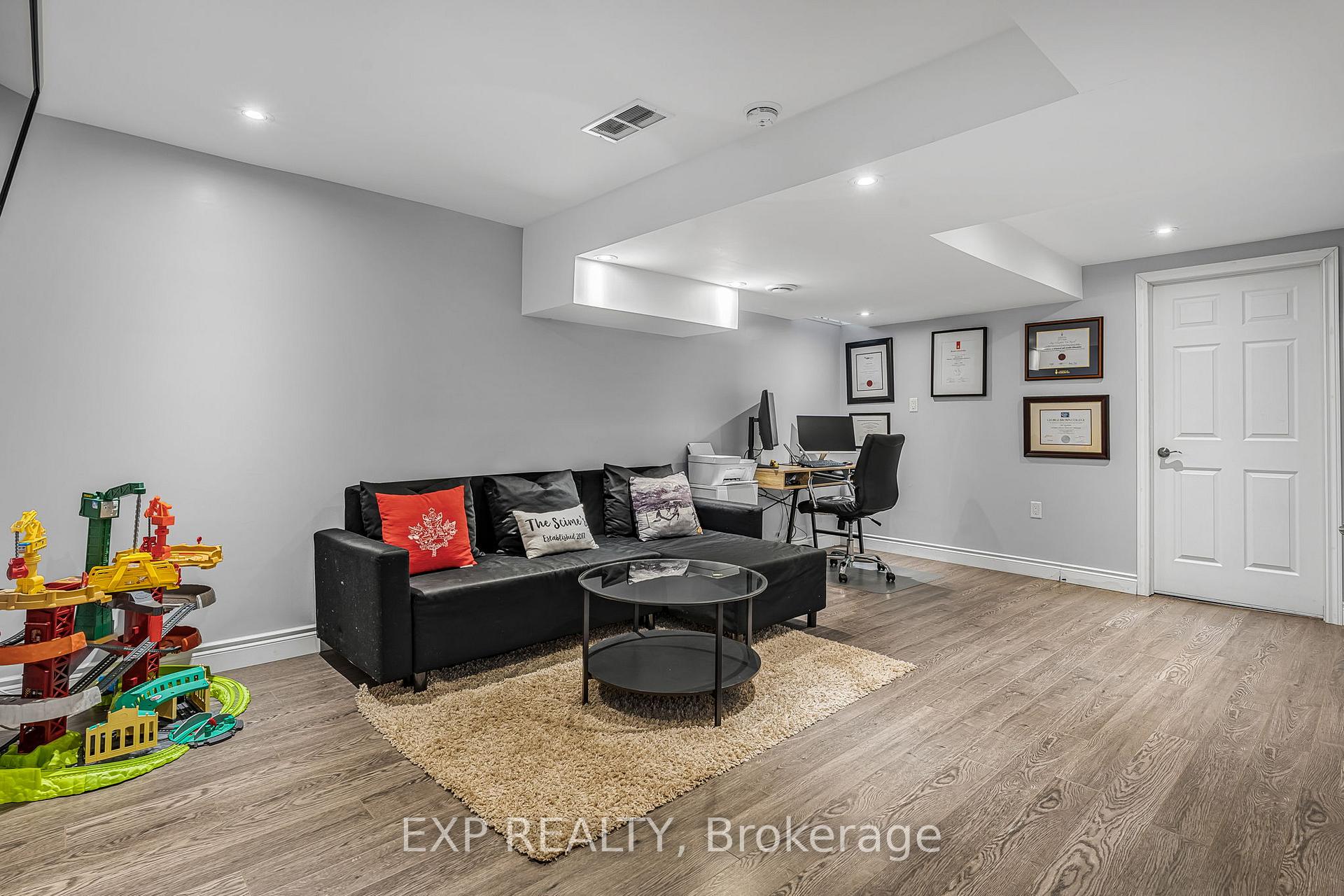 Photo 28 of 117 Glenmeadow Crescent, Hamilton, Winona Park — HOMEH