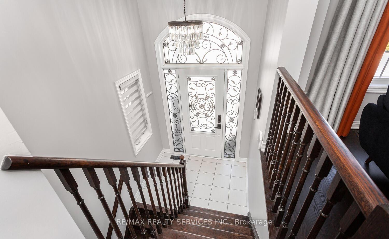 Photo 4 of 14 Rockman Crescent, Brampton, Northwest Brampton — HOMEH