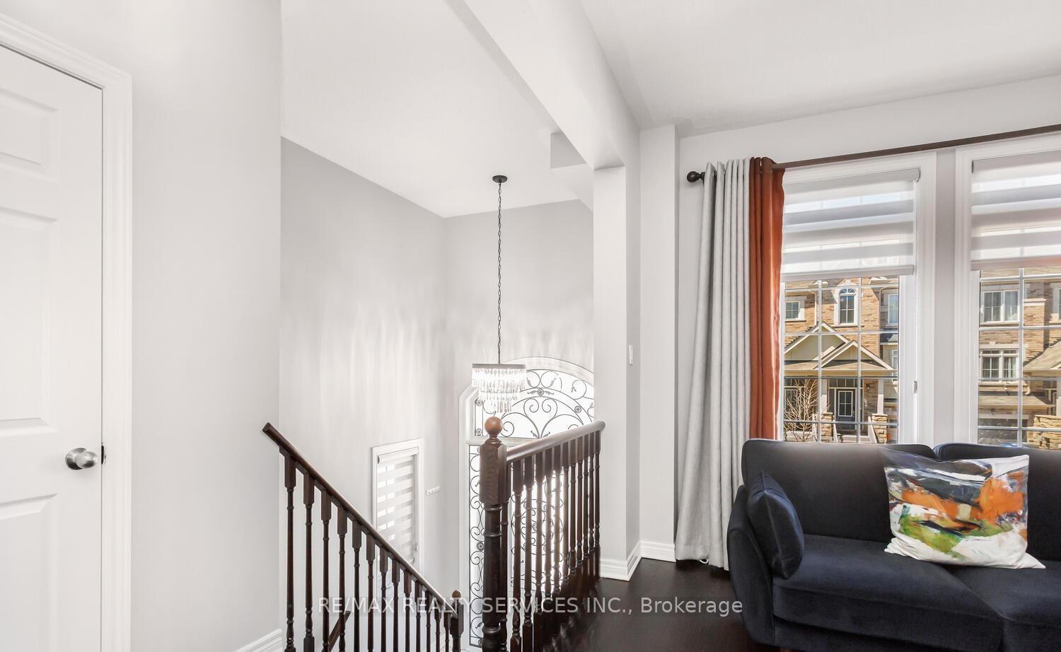 Photo 5 of 14 Rockman Crescent, Brampton, Northwest Brampton — HOMEH