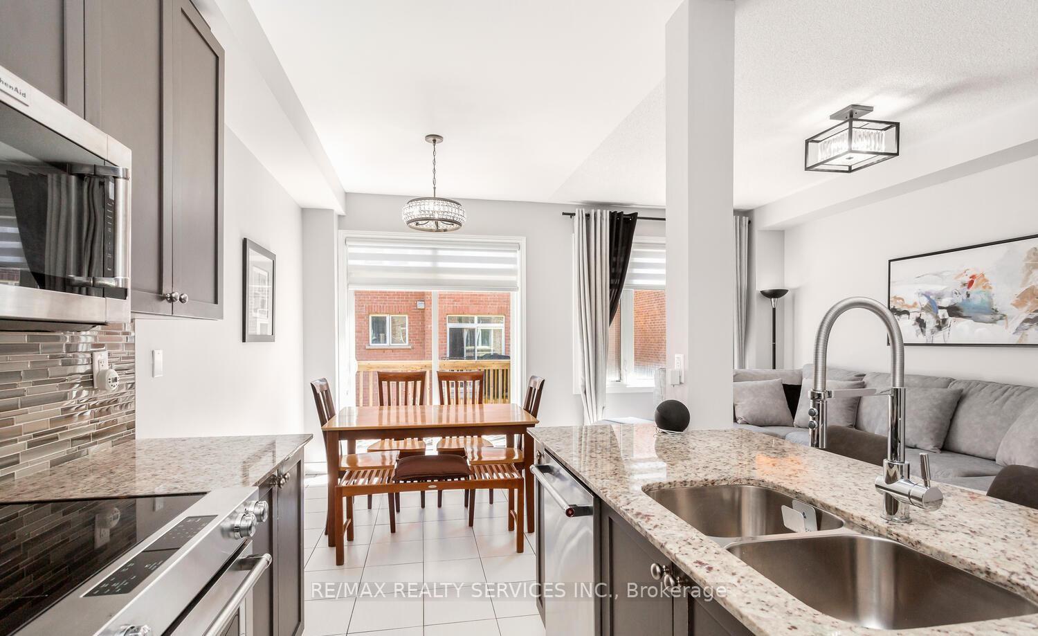 Photo 13 of 14 Rockman Crescent, Brampton, Northwest Brampton — HOMEH