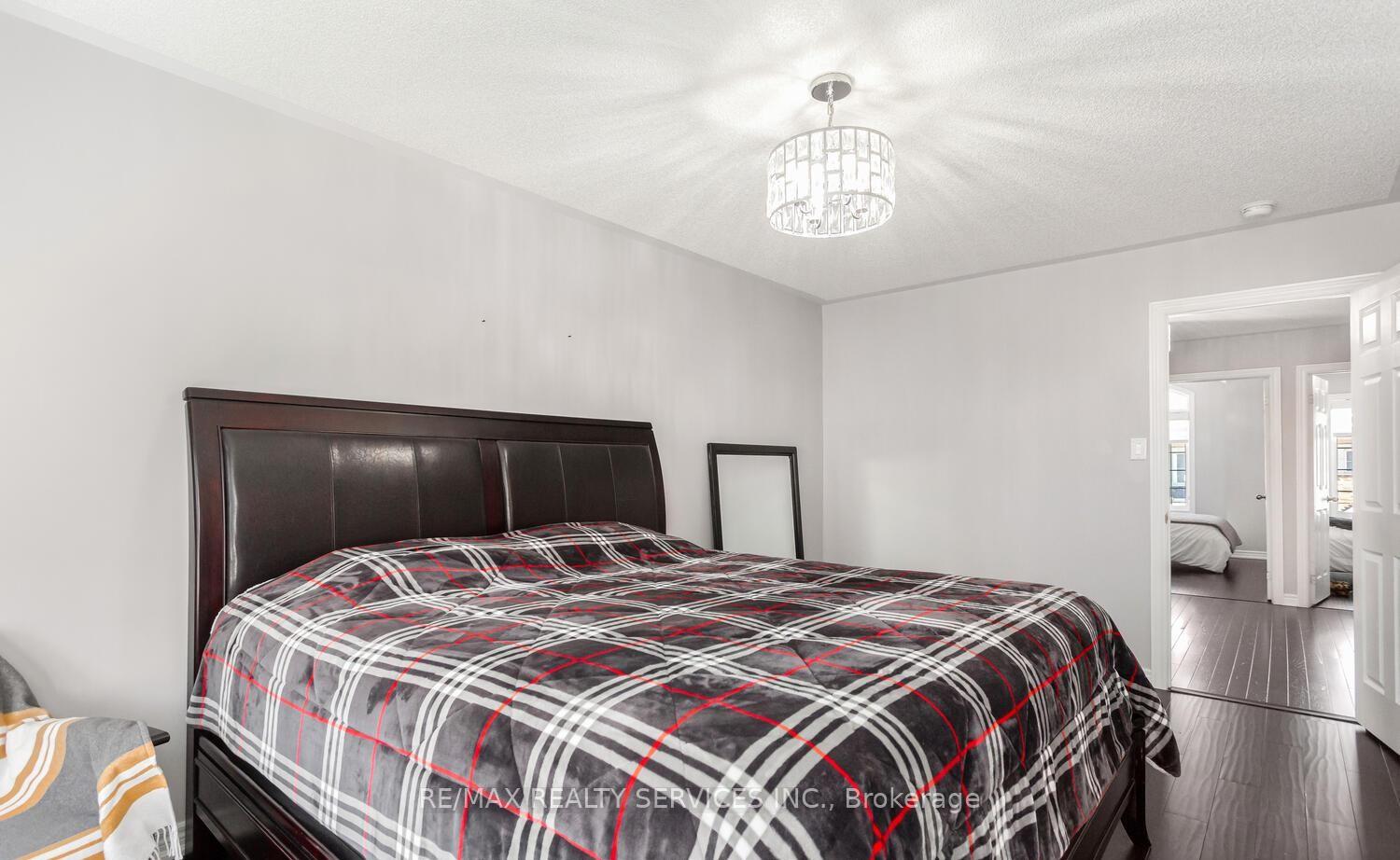 Photo 20 of 14 Rockman Crescent, Brampton, Northwest Brampton — HOMEH