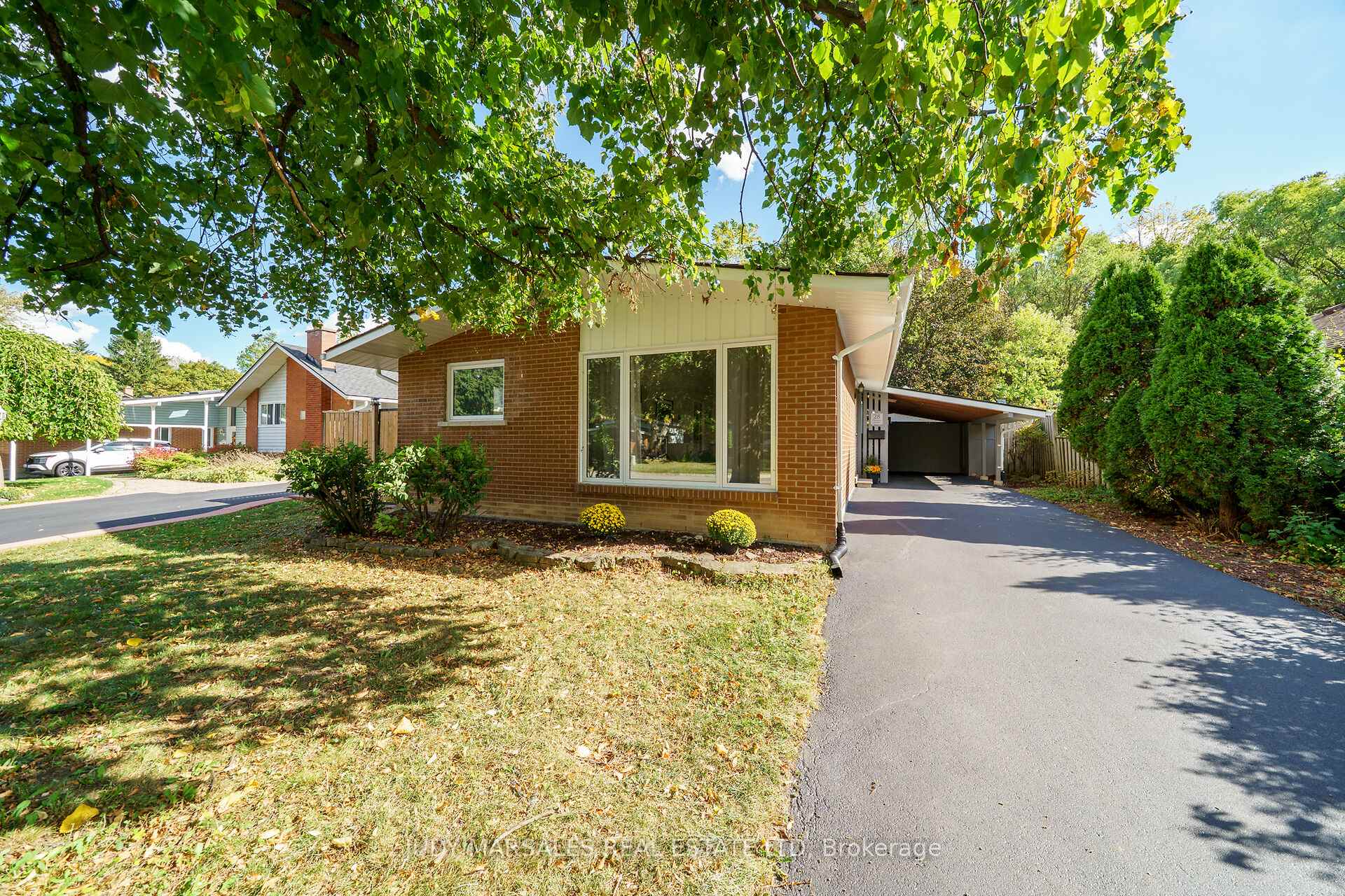 Photo 1 of 28 Pleasant Avenue, Hamilton, Dundas — HOMEH
