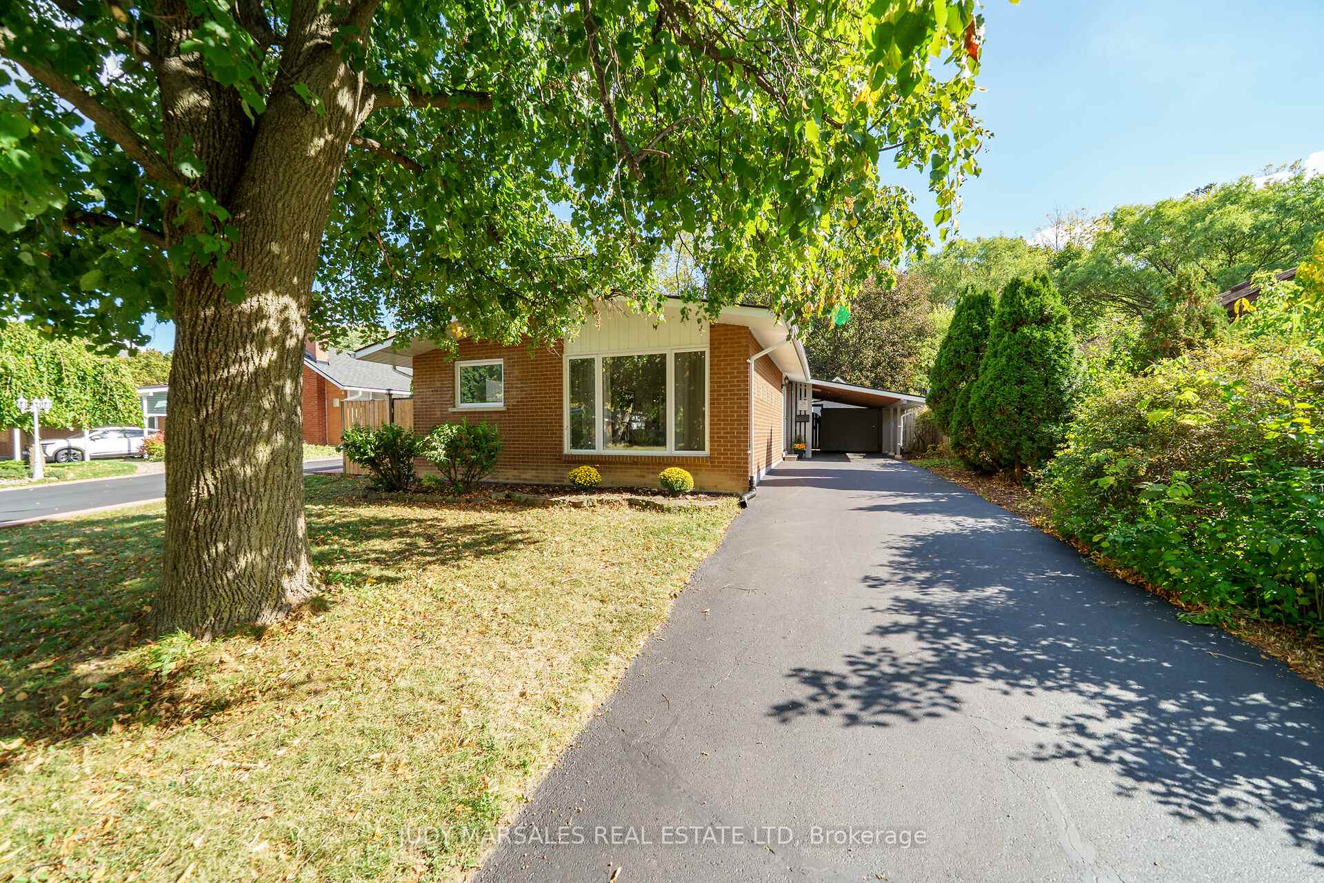 Photo 2 of 28 Pleasant Avenue, Hamilton, Dundas — HOMEH