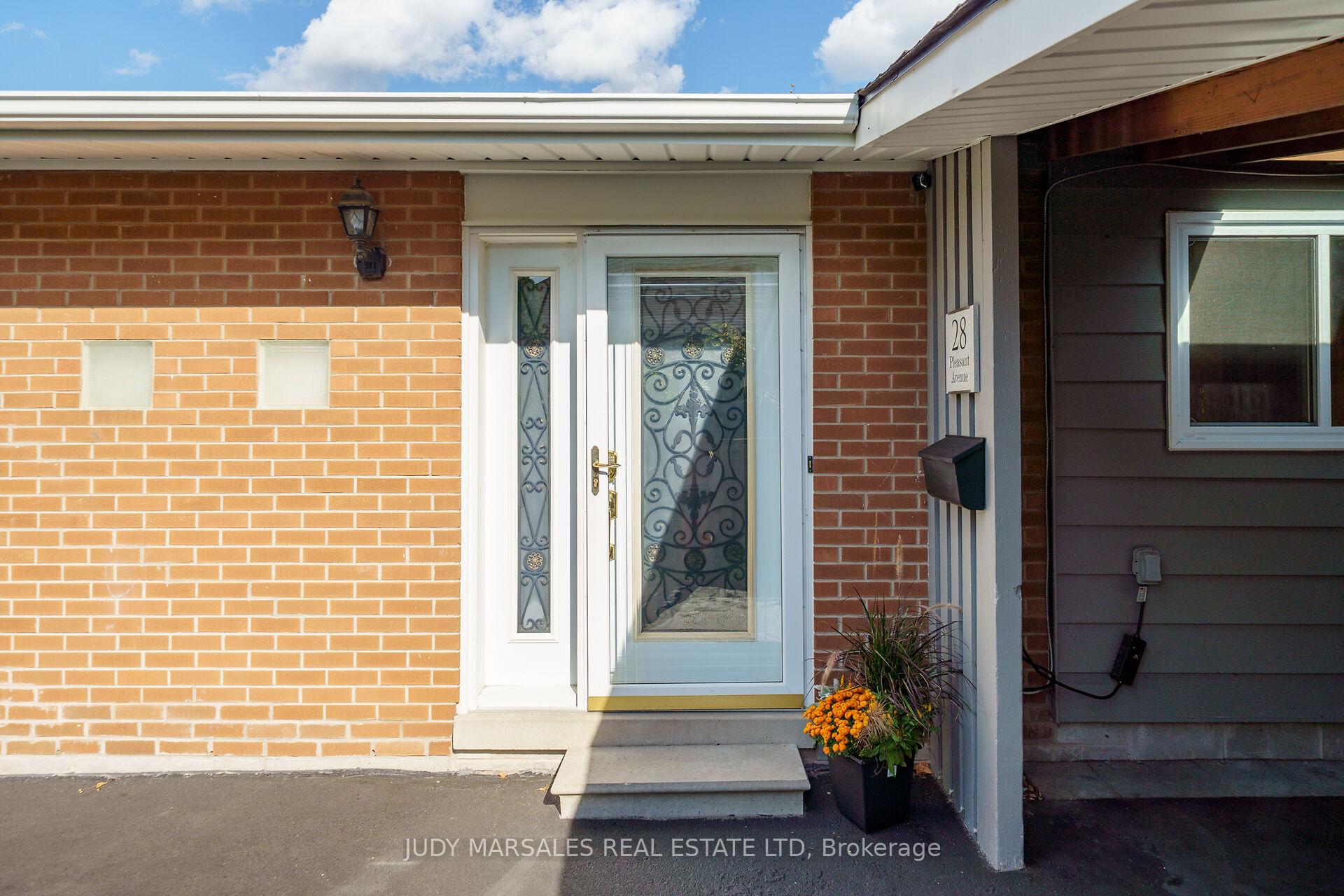 Photo 5 of 28 Pleasant Avenue, Hamilton, Dundas — HOMEH
