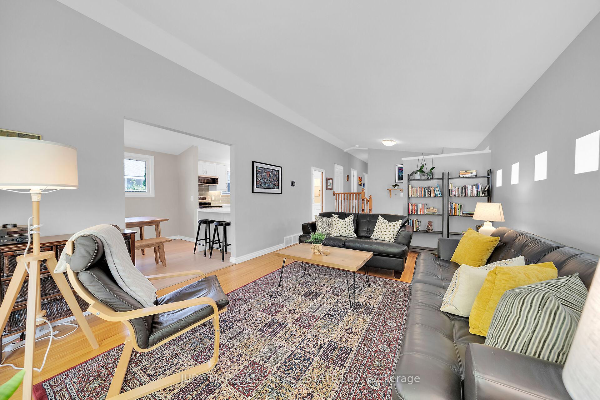 Photo 10 of 28 Pleasant Avenue, Hamilton, Dundas — HOMEH