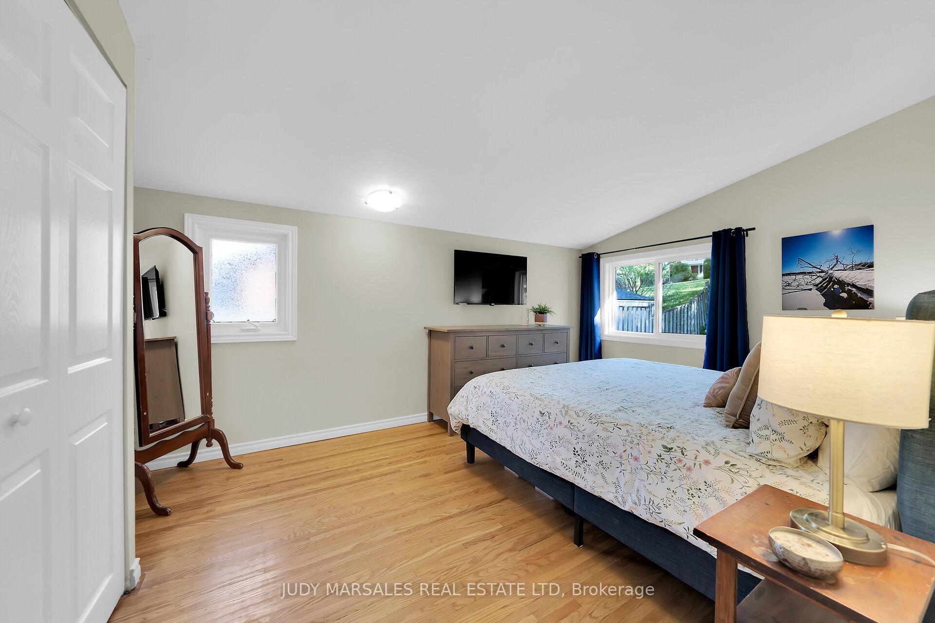Photo 24 of 28 Pleasant Avenue, Hamilton, Dundas — HOMEH