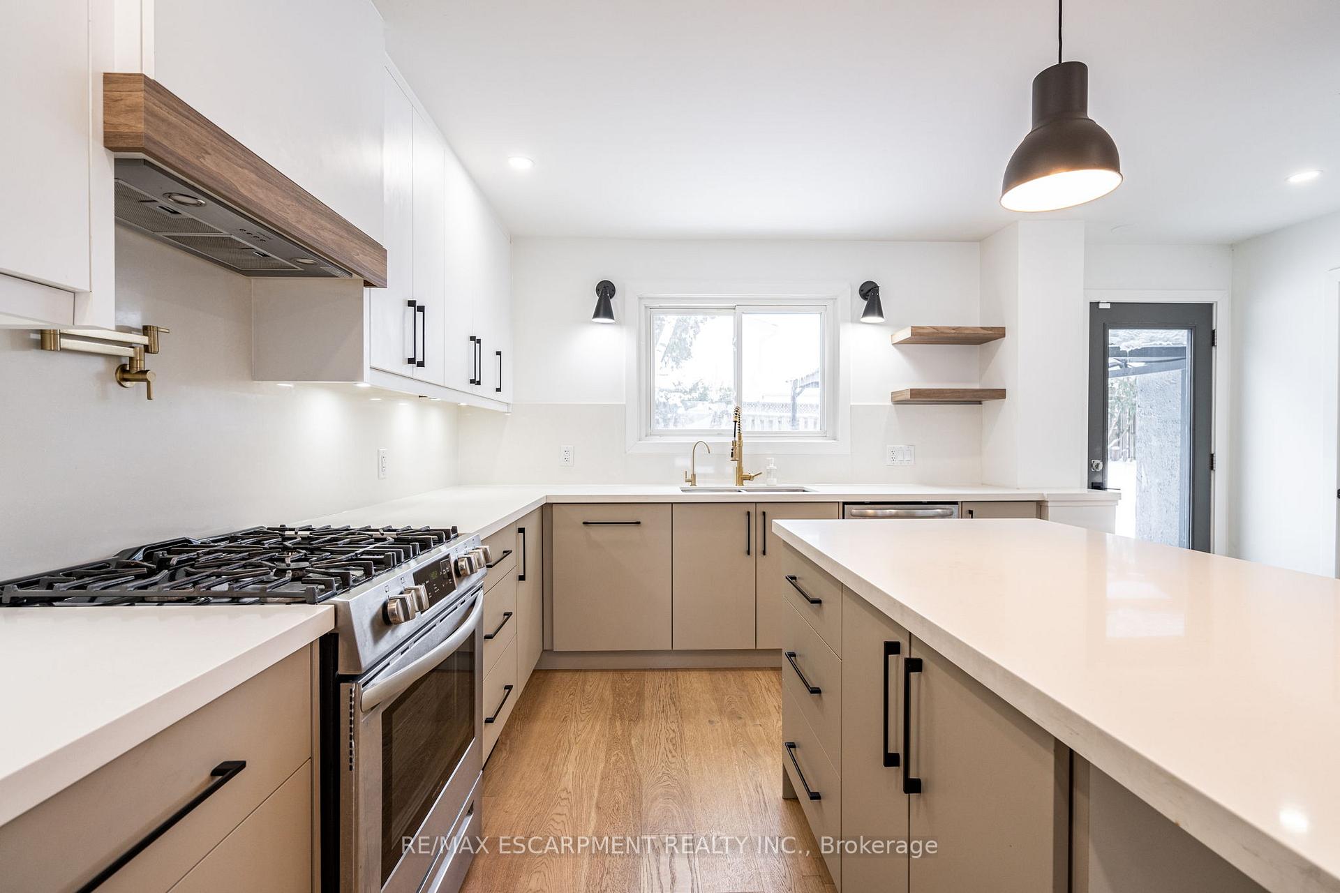 Photo 8 of 3135 Michael Crescent, Burlington, Palmer — HOMEH