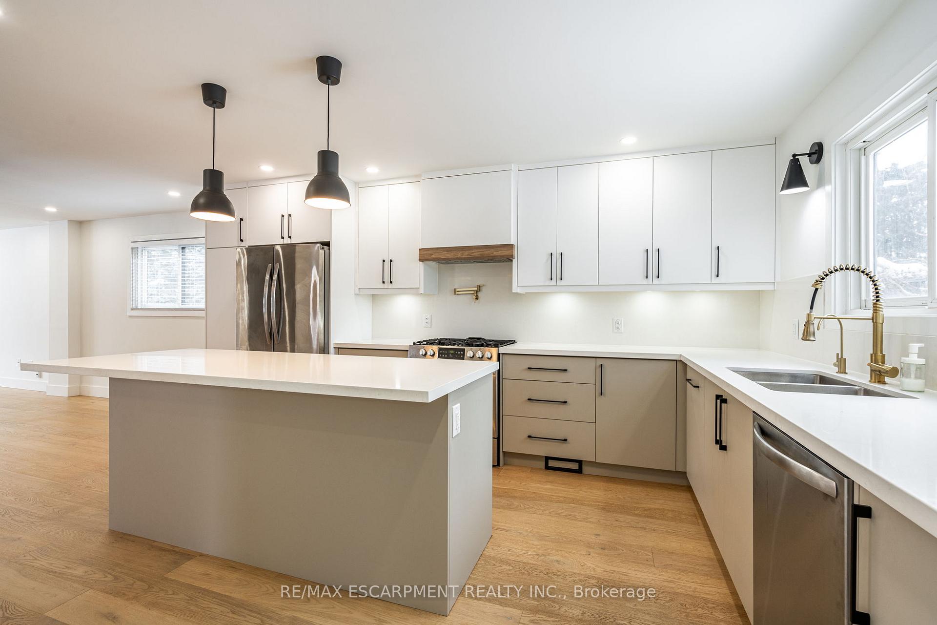 Photo 9 of 3135 Michael Crescent, Burlington, Palmer — HOMEH