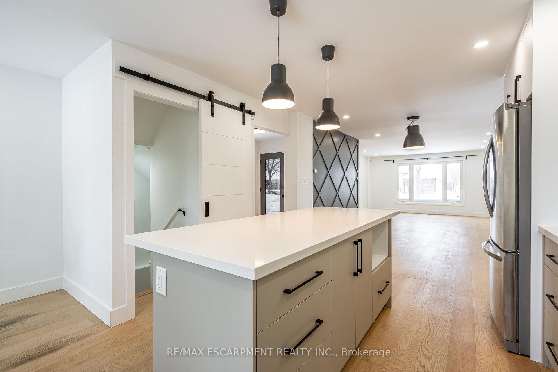 Photo 10 of 3135 Michael Crescent, Burlington, Palmer — HOMEH