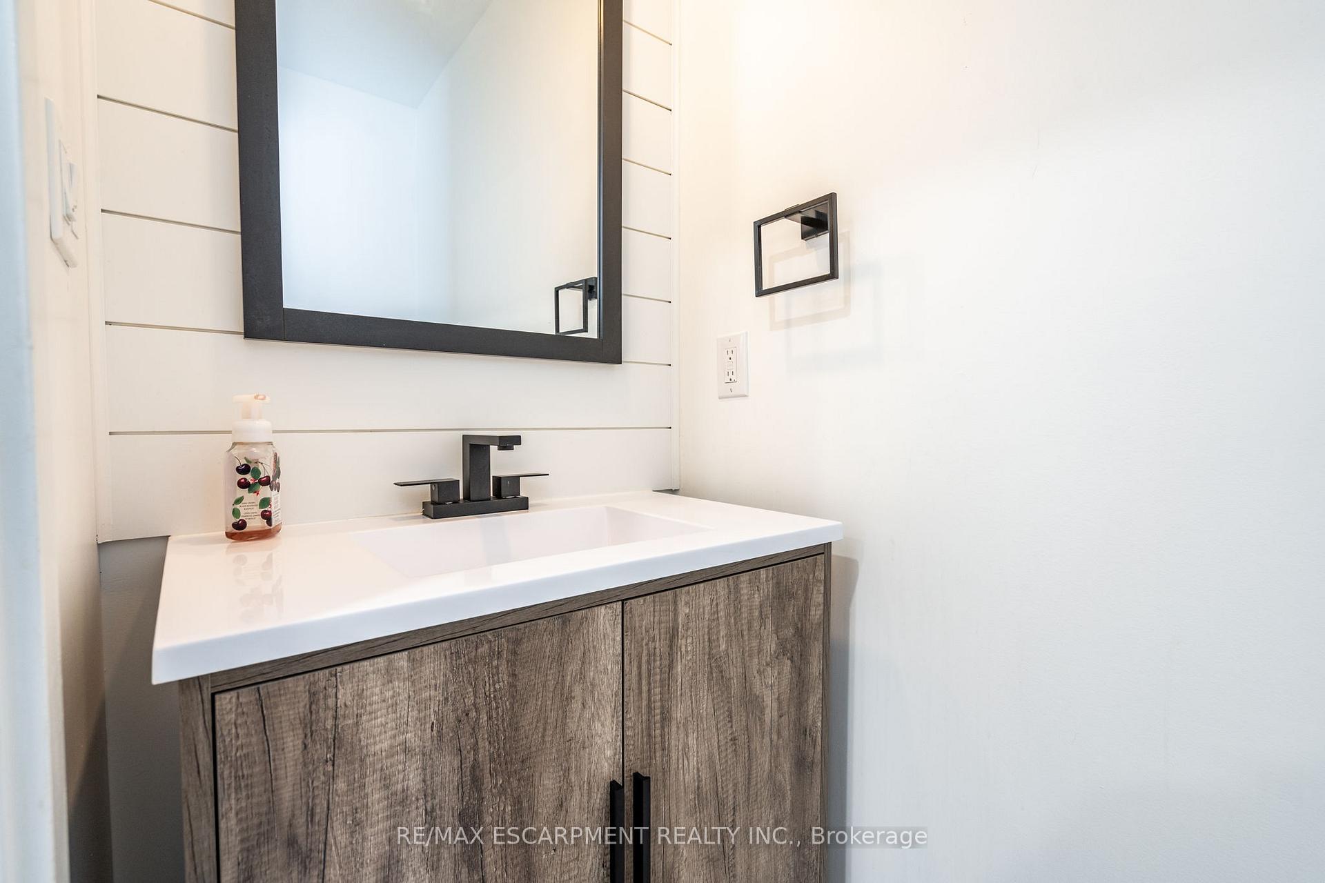 Photo 11 of 3135 Michael Crescent, Burlington, Palmer — HOMEH