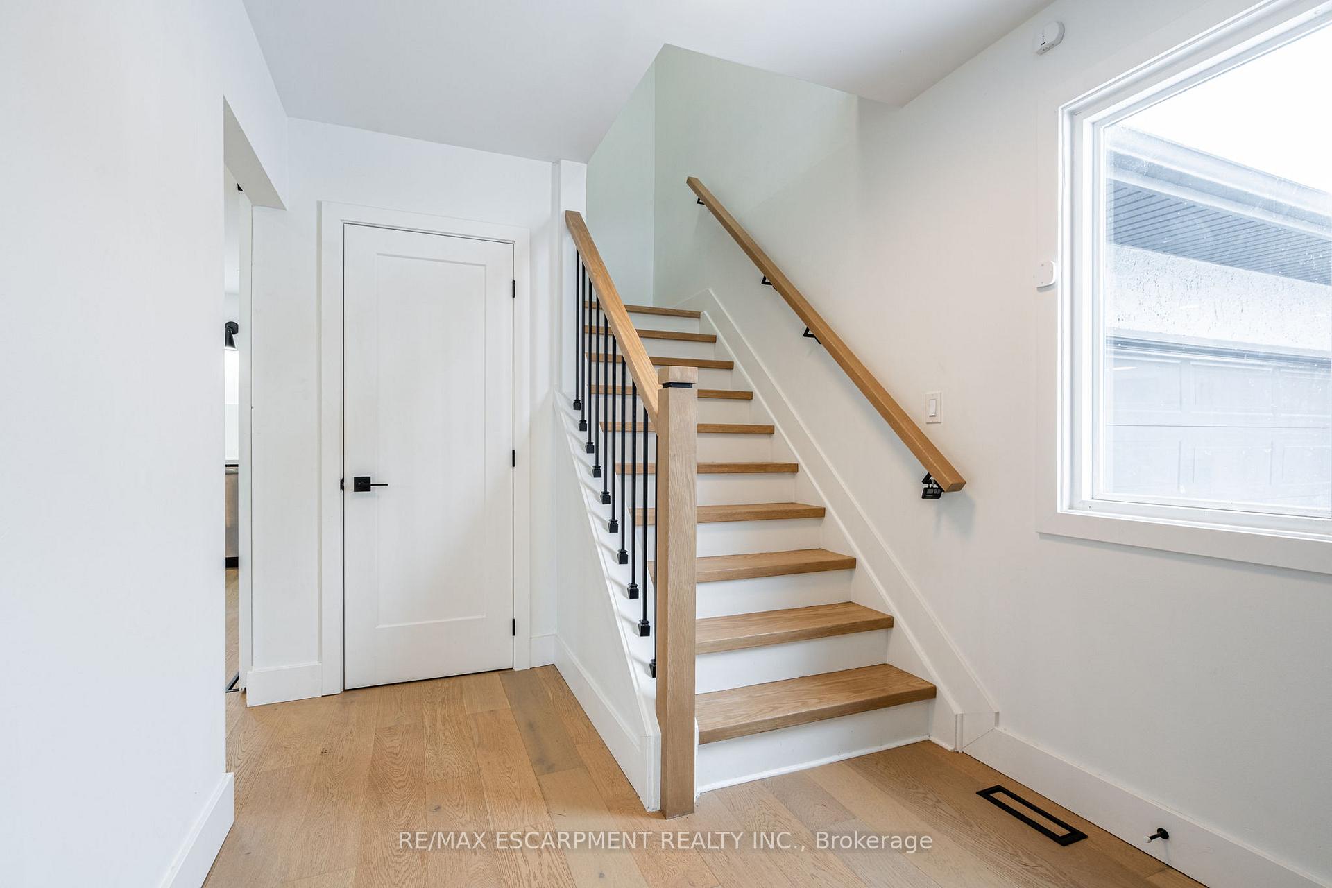 Photo 12 of 3135 Michael Crescent, Burlington, Palmer — HOMEH