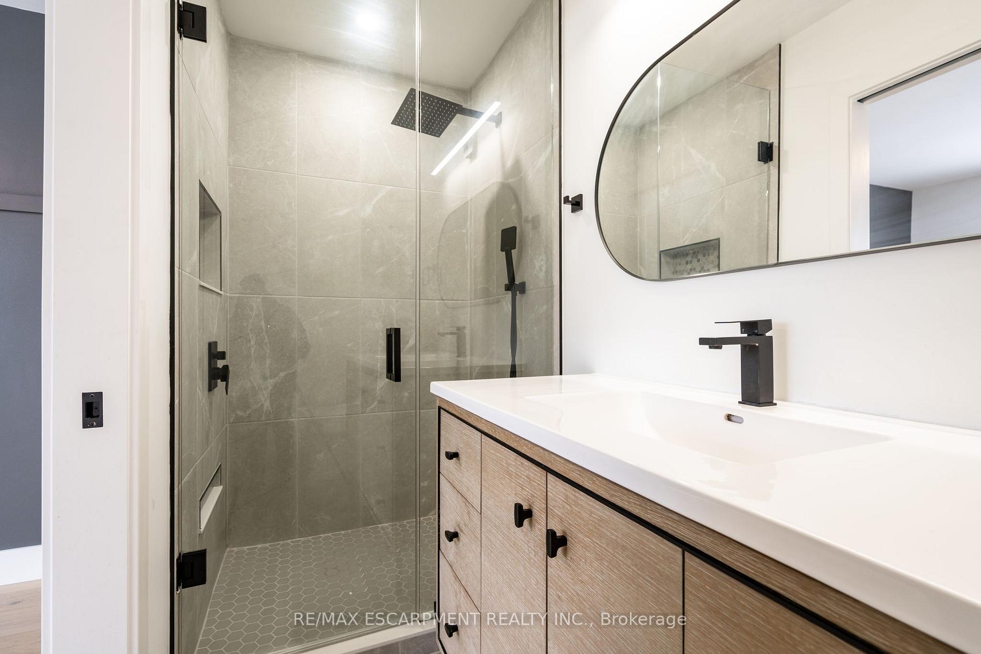 Photo 17 of 3135 Michael Crescent, Burlington, Palmer — HOMEH