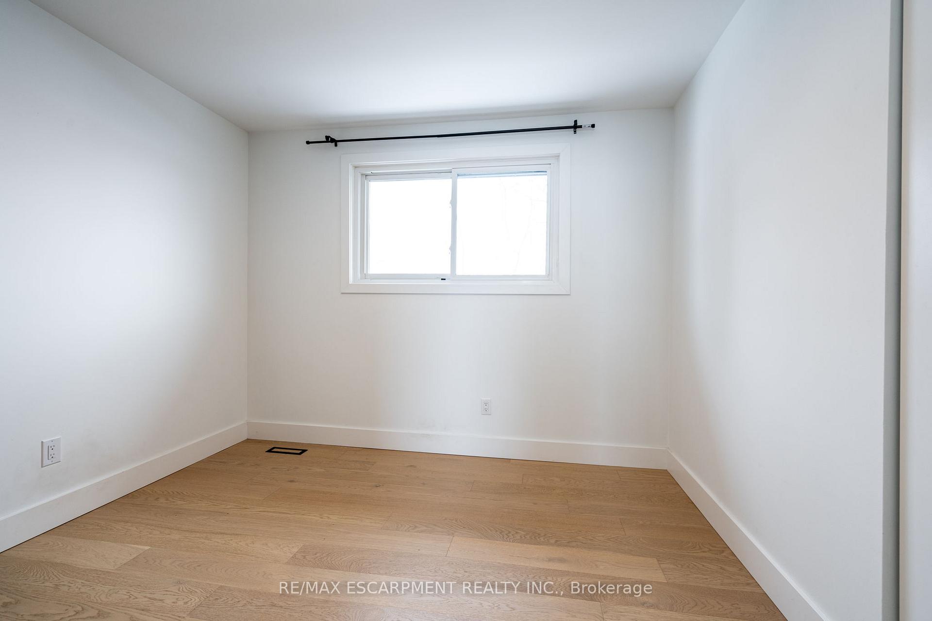 Photo 21 of 3135 Michael Crescent, Burlington, Palmer — HOMEH