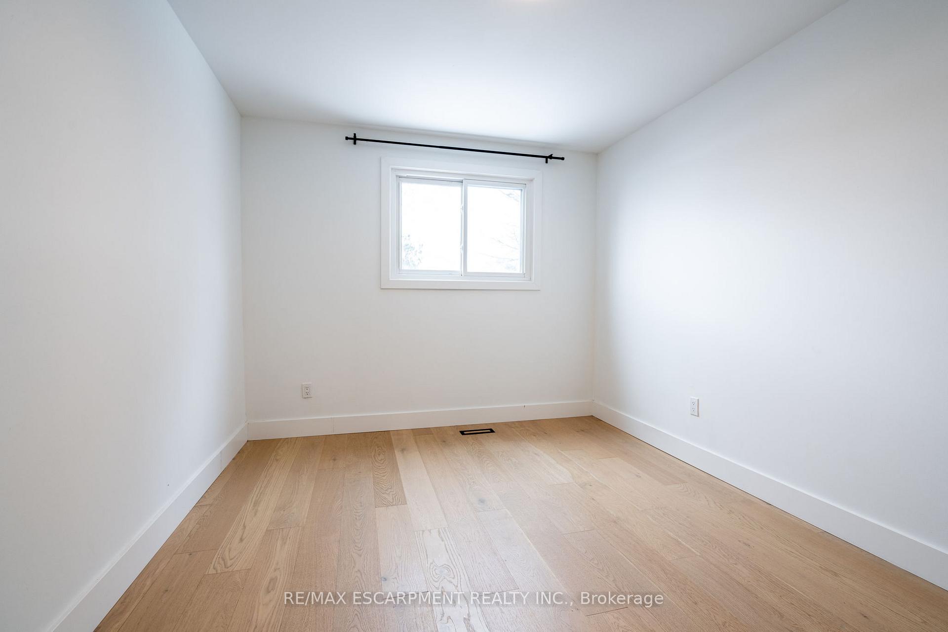 Photo 23 of 3135 Michael Crescent, Burlington, Palmer — HOMEH