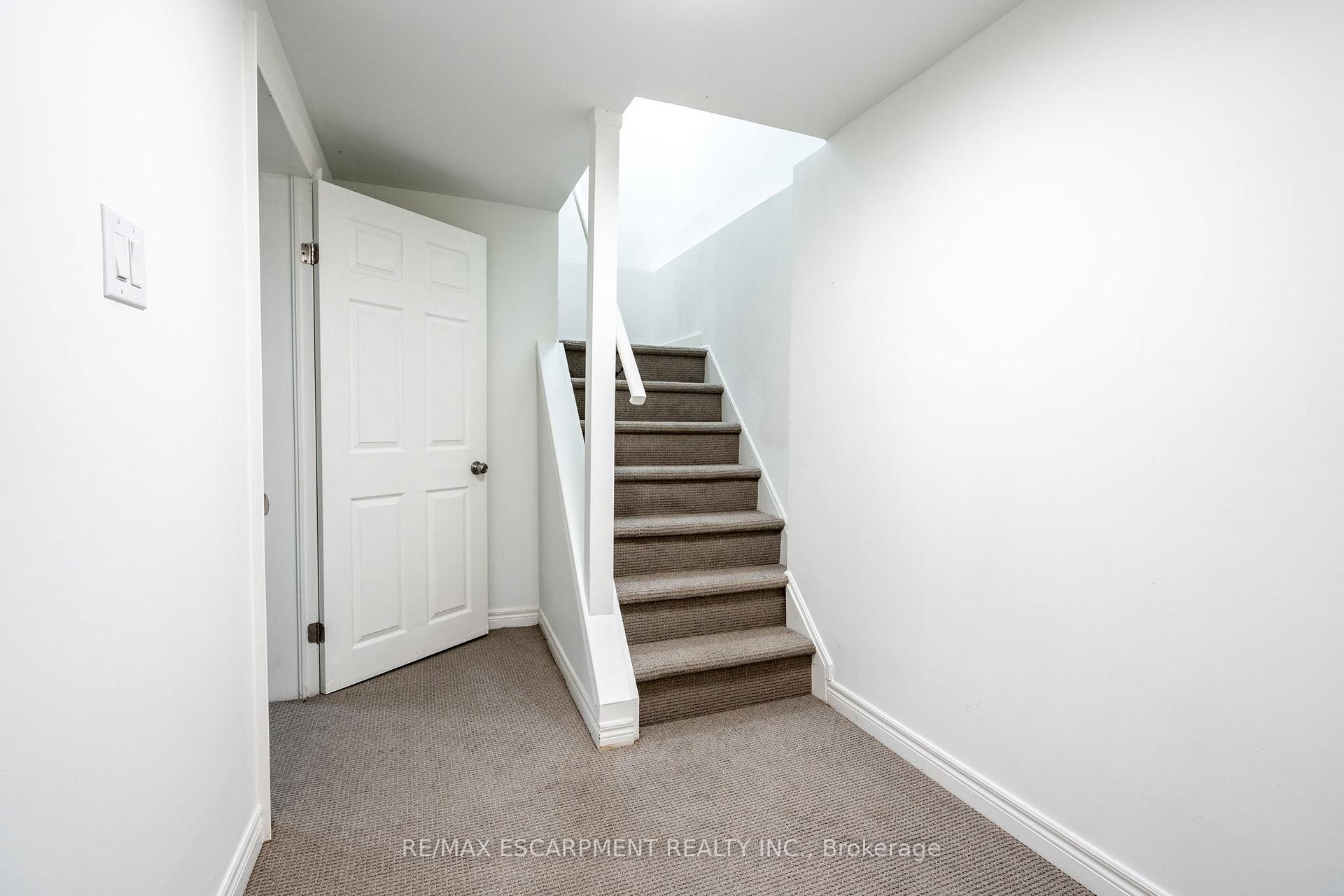 Photo 29 of 3135 Michael Crescent, Burlington, Palmer — HOMEH