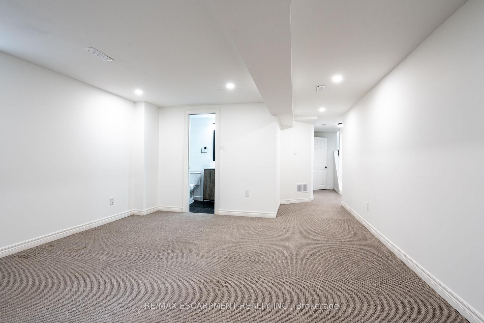 Photo 31 of 3135 Michael Crescent, Burlington, Palmer — HOMEH