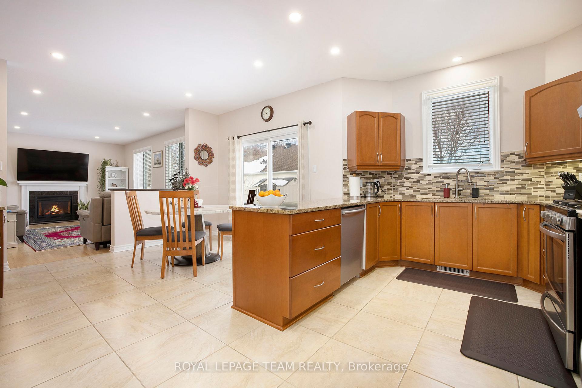 Photo 10 of 87 Gleeson Way, Ottawa, Barrhaven - Longfields — HOMEH