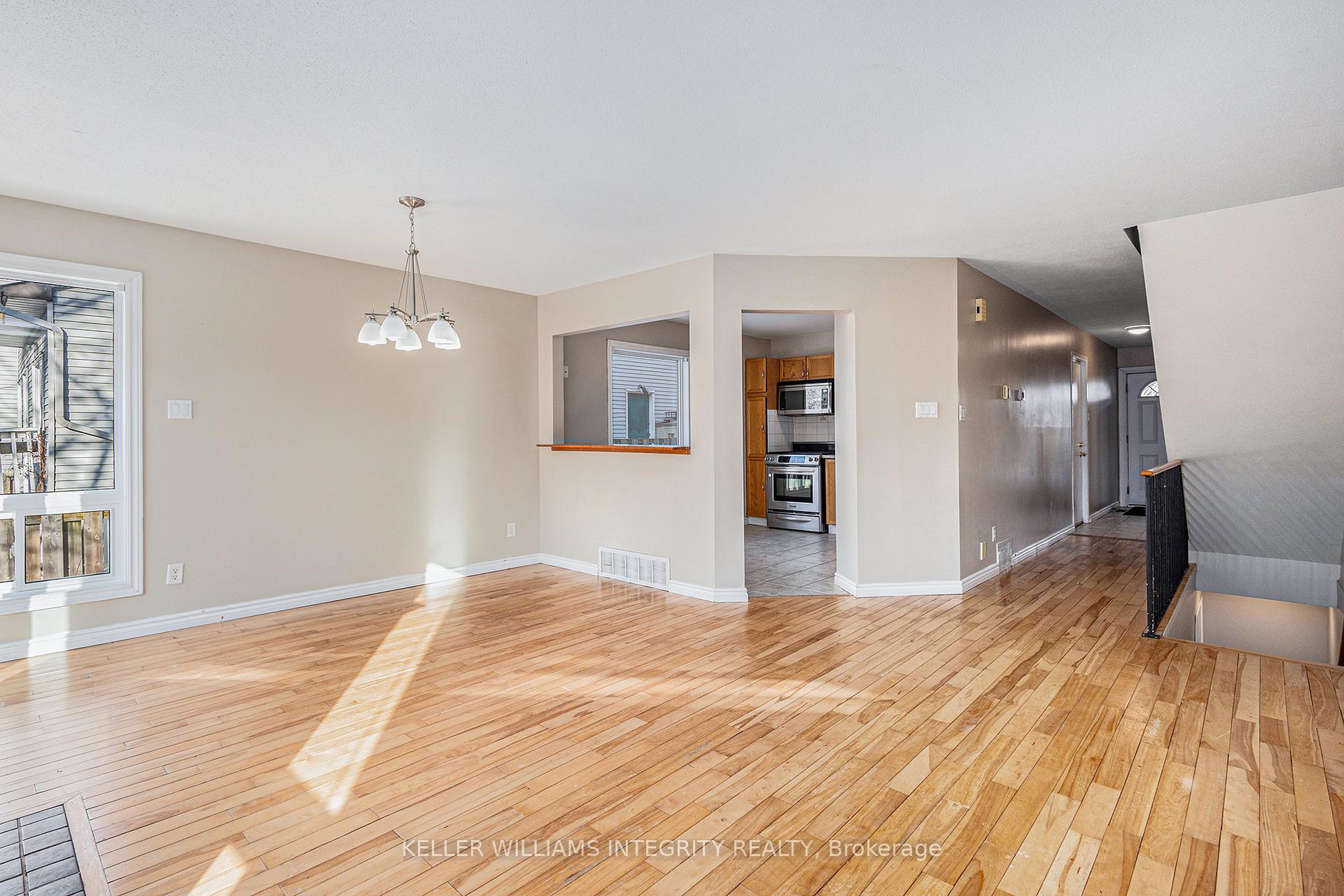 Photo 7 of 31 Lima Way, Ottawa, Barrhaven - Cedargrove/Fraserdale — HOMEH
