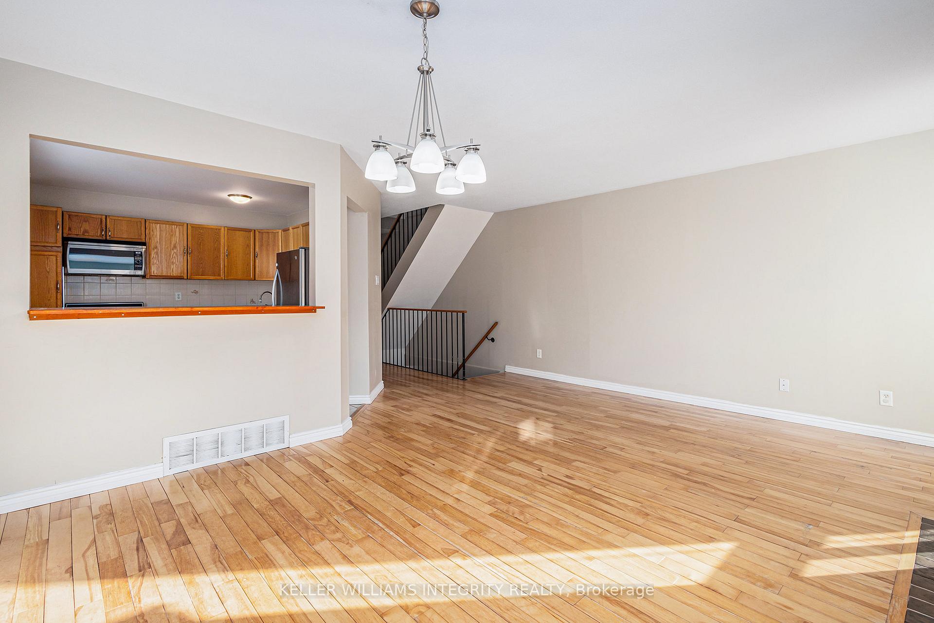 Photo 8 of 31 Lima Way, Ottawa, Barrhaven - Cedargrove/Fraserdale — HOMEH