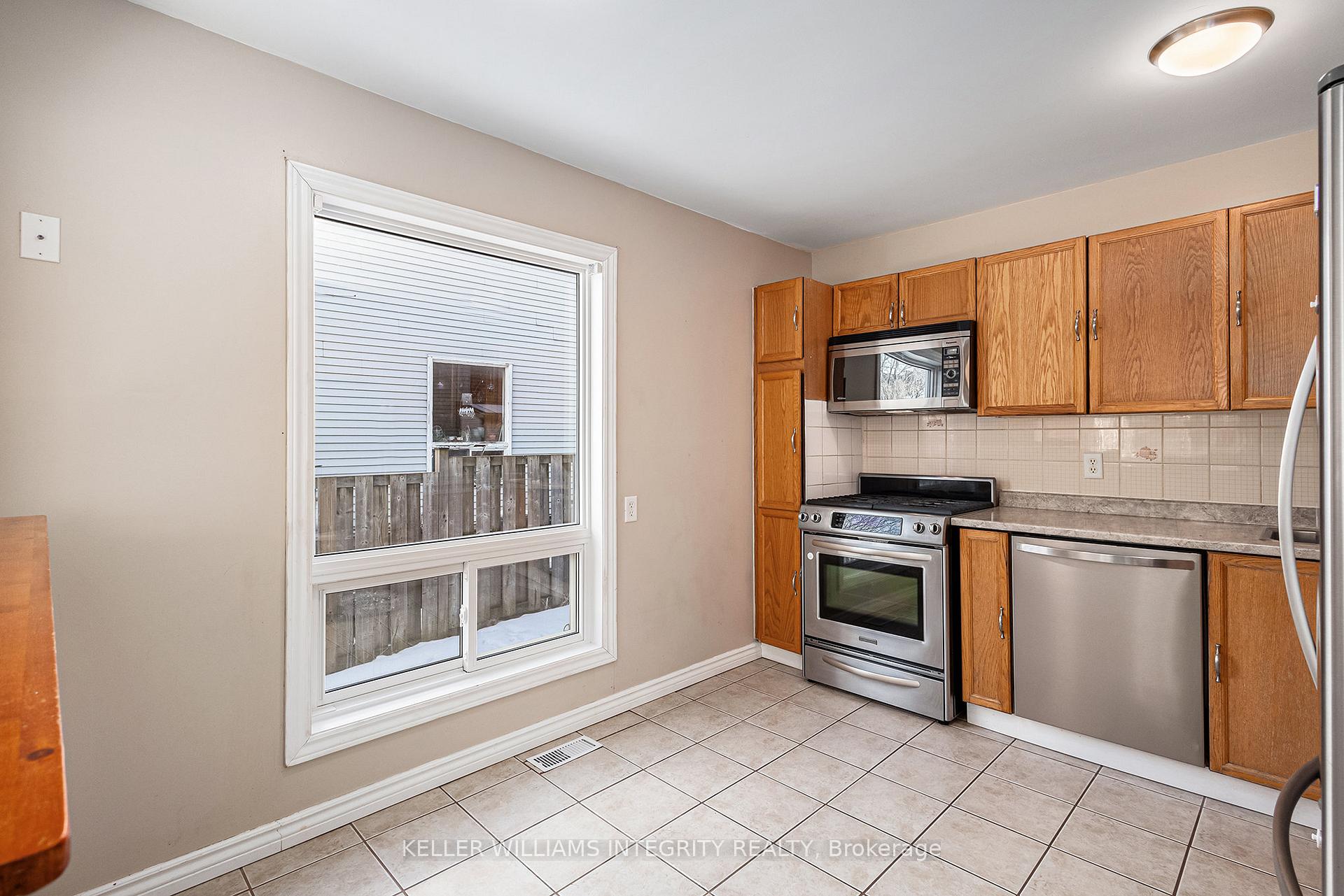 Photo 9 of 31 Lima Way, Ottawa, Barrhaven - Cedargrove/Fraserdale — HOMEH
