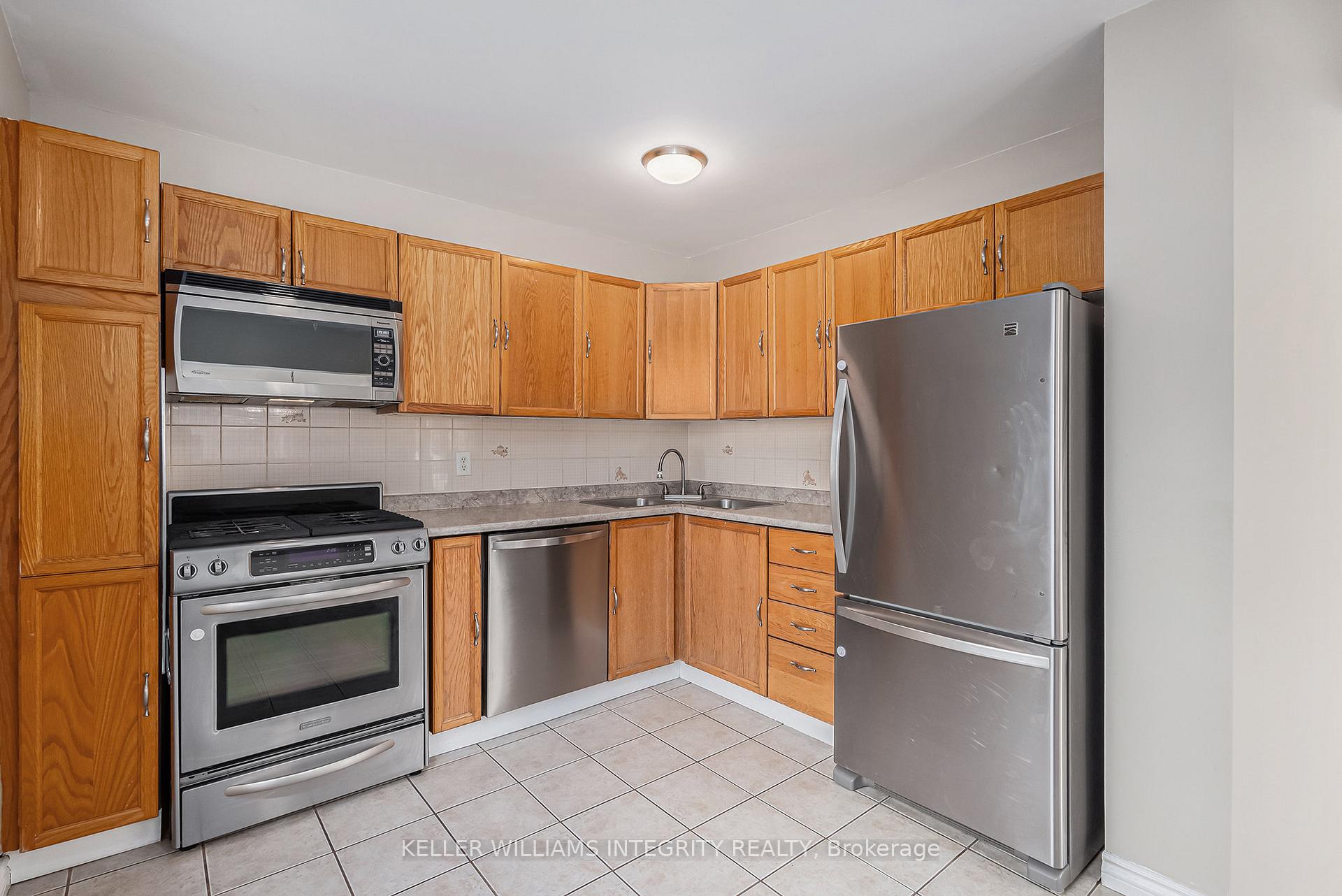 Photo 10 of 31 Lima Way, Ottawa, Barrhaven - Cedargrove/Fraserdale — HOMEH