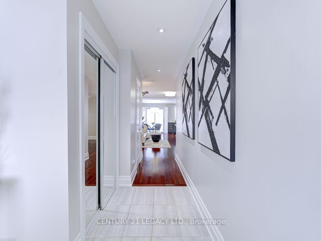 Photo 5 of 5157 Falconcrest Drive, Burlington, Uptown — HOMEH