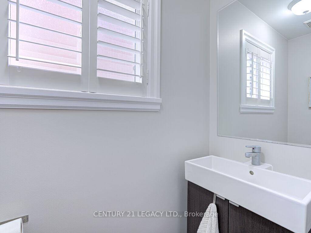 Photo 6 of 5157 Falconcrest Drive, Burlington, Uptown — HOMEH