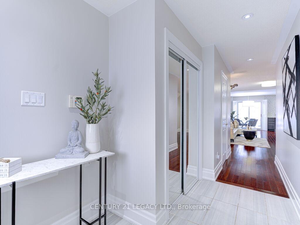 Photo 8 of 5157 Falconcrest Drive, Burlington, Uptown — HOMEH