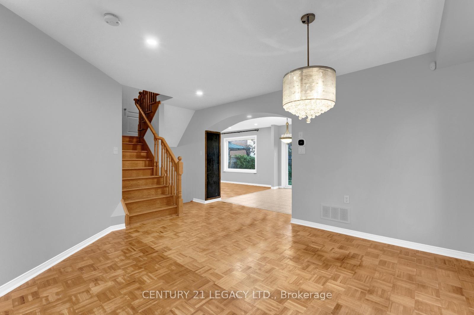 Photo 14 of 9 Edenvalley Road, Brampton, Fletcher's Meadow — HOMEH