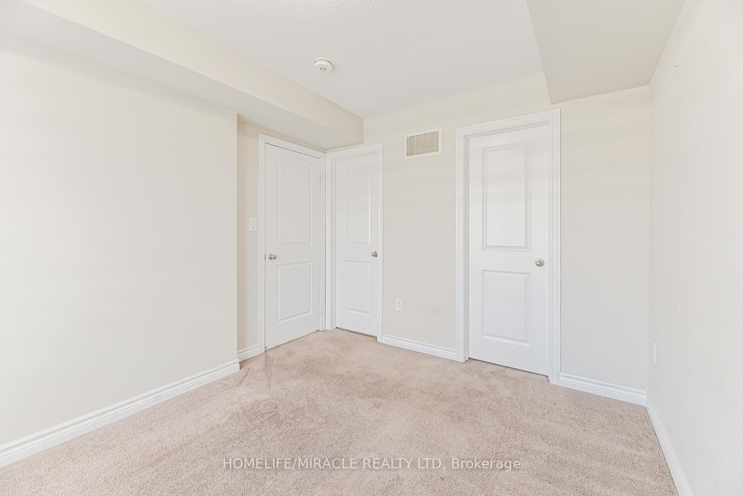 Photo 9 of 35 Finegan Circle, Brampton, Northwest Brampton — HOMEH