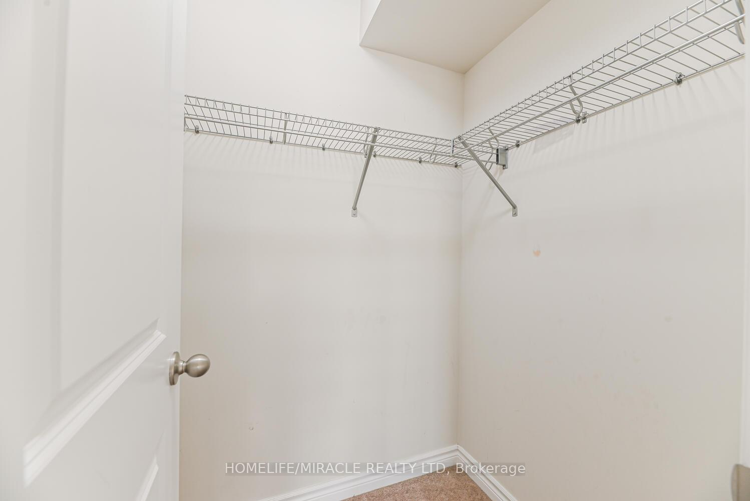 Photo 10 of 35 Finegan Circle, Brampton, Northwest Brampton — HOMEH