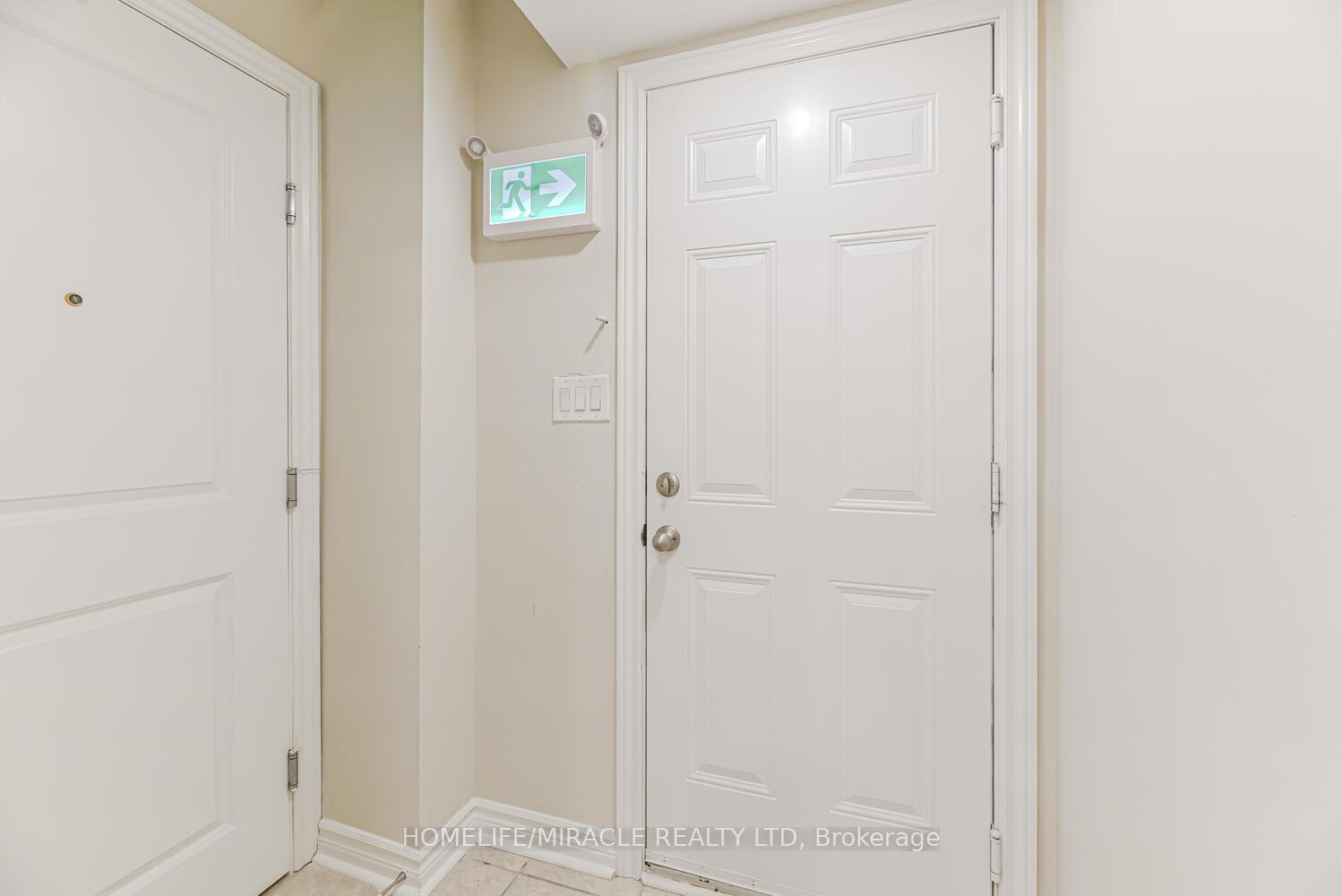 Photo 13 of 35 Finegan Circle, Brampton, Northwest Brampton — HOMEH