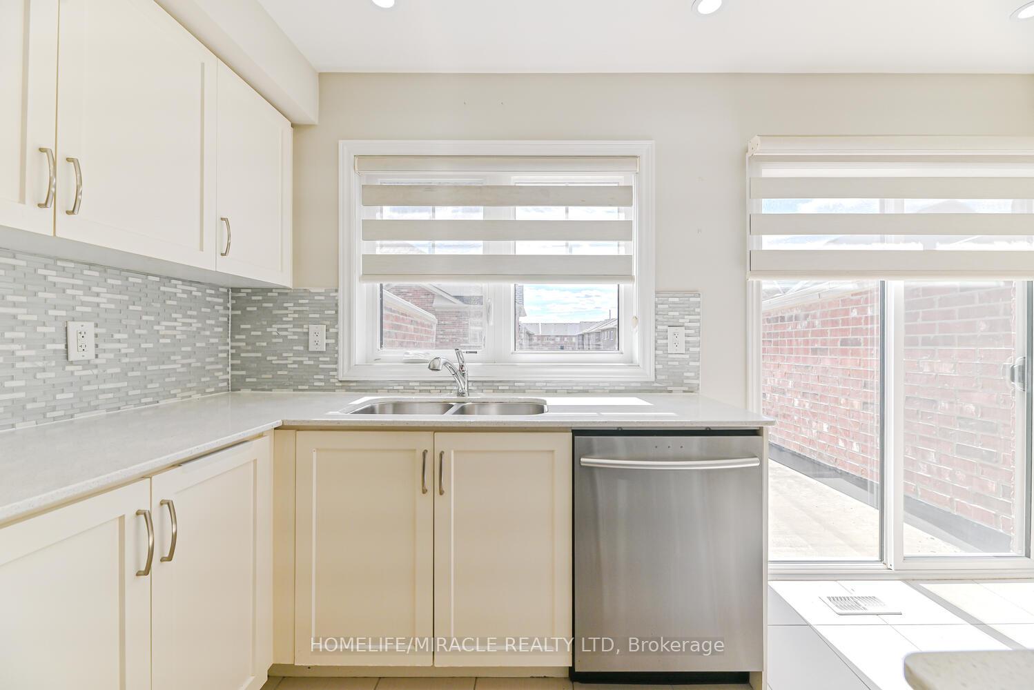 Photo 23 of 35 Finegan Circle, Brampton, Northwest Brampton — HOMEH