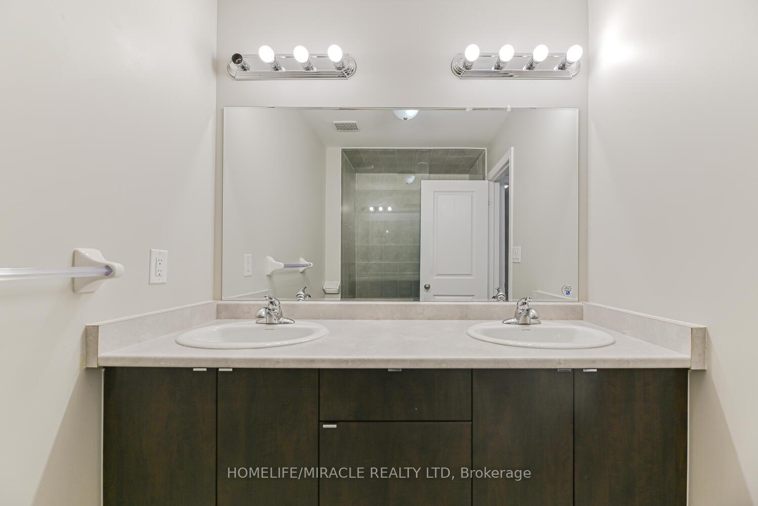 Photo 39 of 35 Finegan Circle, Brampton, Northwest Brampton — HOMEH
