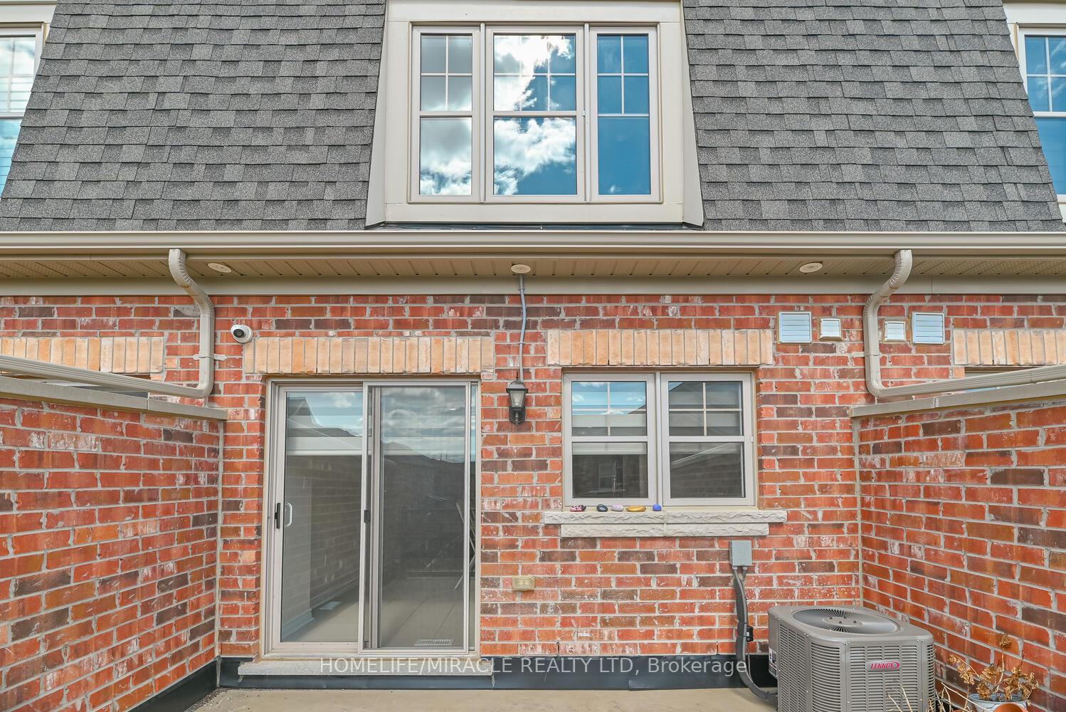 Photo 45 of 35 Finegan Circle, Brampton, Northwest Brampton — HOMEH
