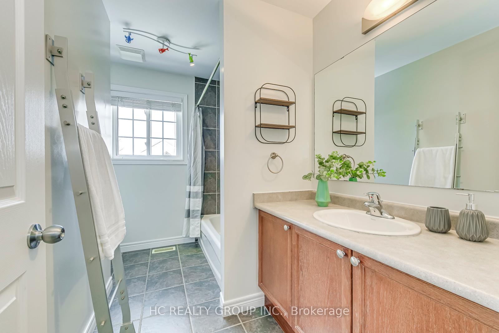 Photo 25 of 5230 Garland Crescent, Burlington, Orchard — HOMEH