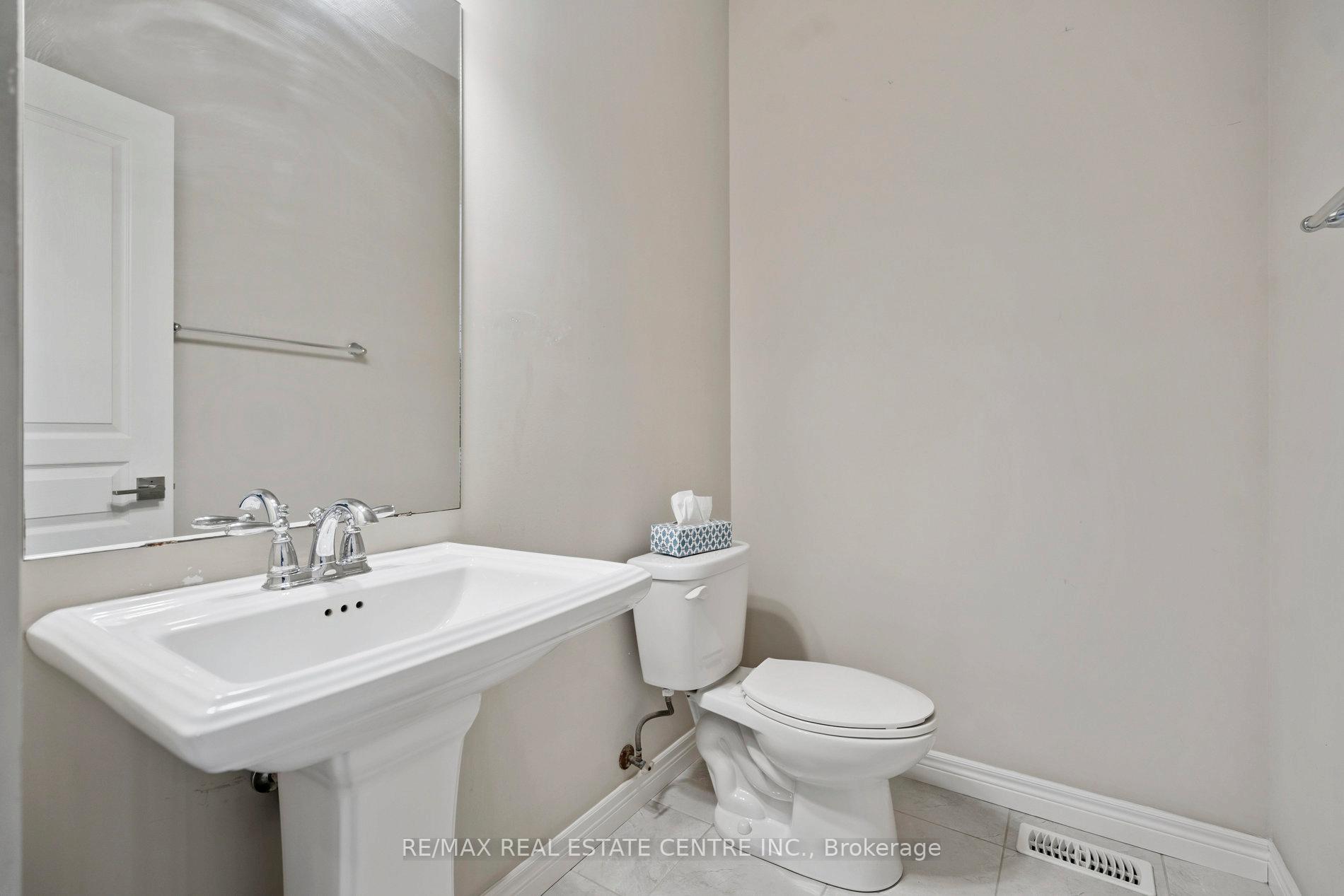 Photo 11 of 224 Pumpkin Pass, Hamilton, Binbrook — HOMEH
