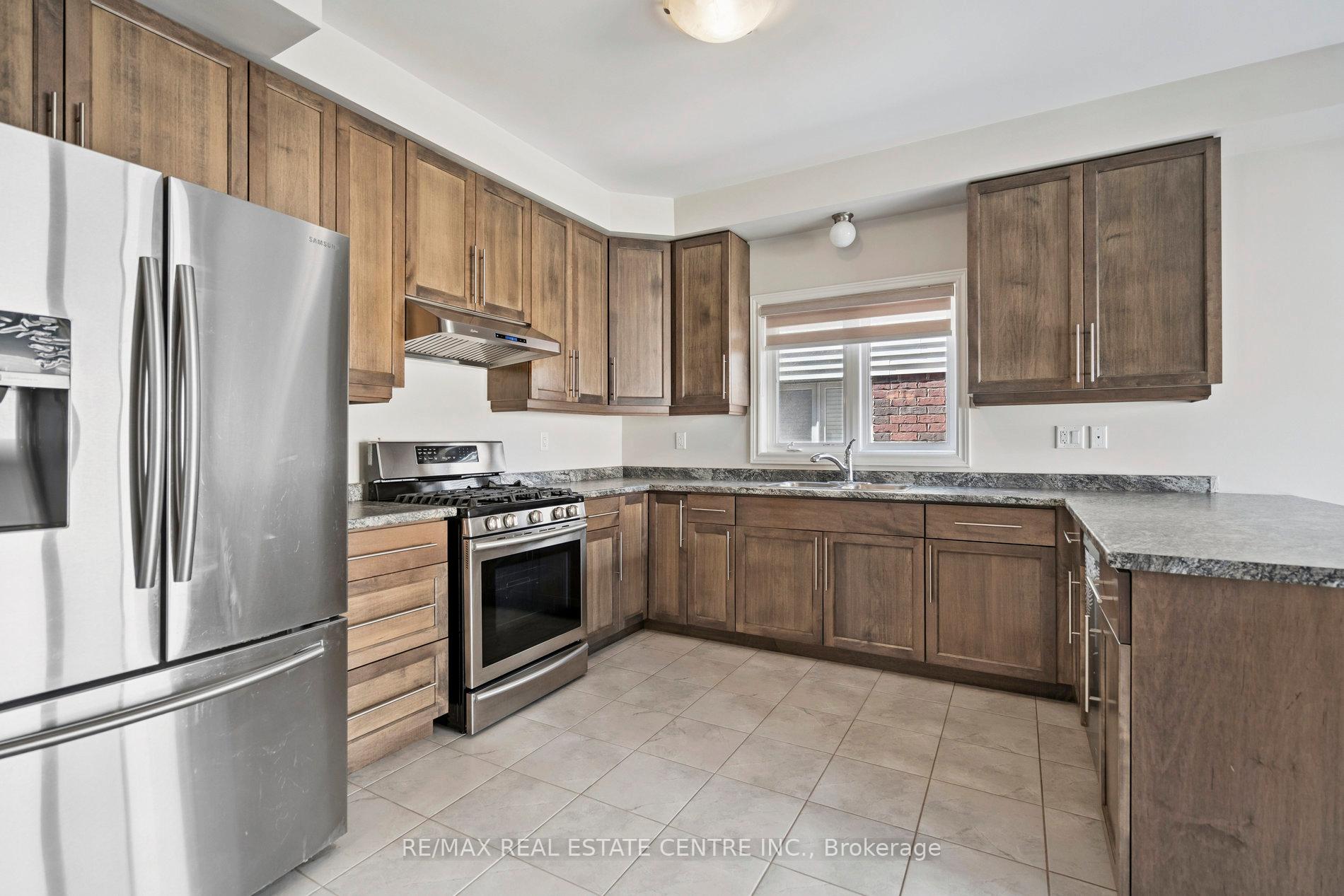 Photo 14 of 224 Pumpkin Pass, Hamilton, Binbrook — HOMEH