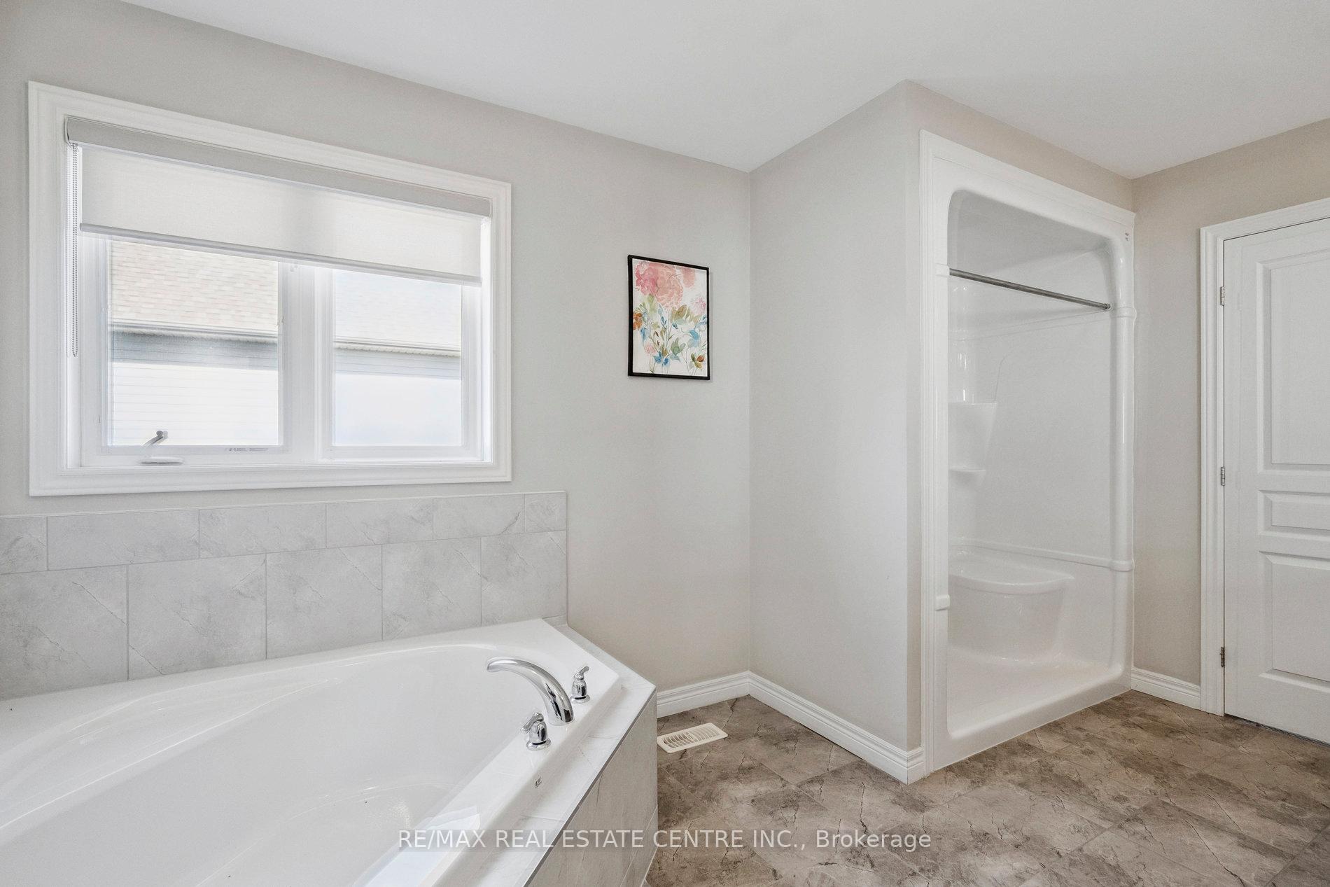 Photo 24 of 224 Pumpkin Pass, Hamilton, Binbrook — HOMEH