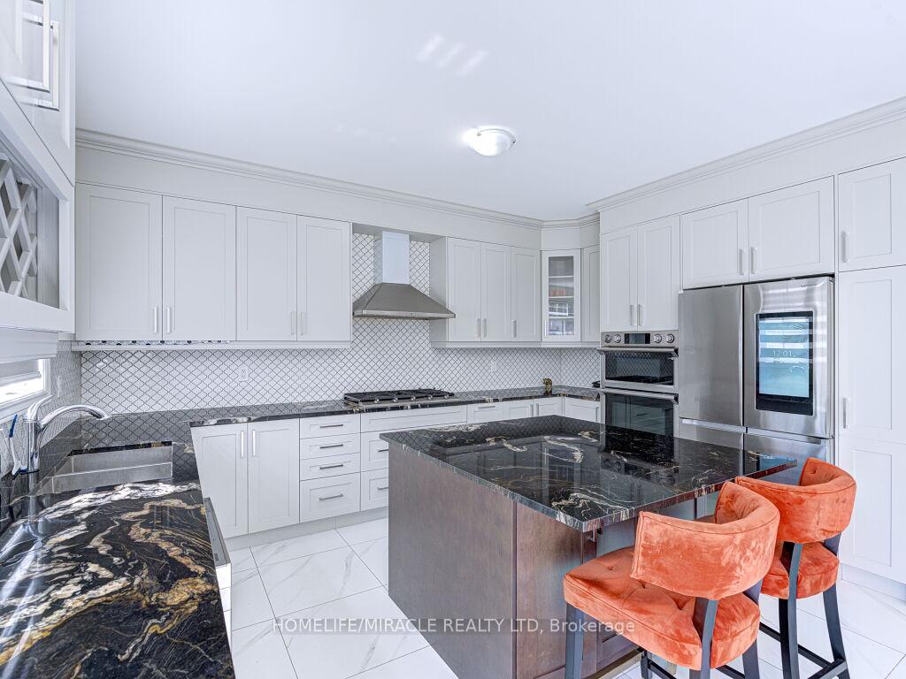 Photo 11 of 8 Jenwood Crescent, Brampton, Sandringham-Wellington North — HOMEH
