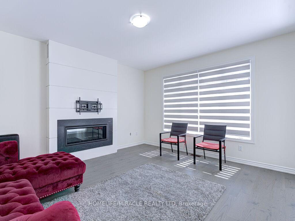 Photo 14 of 8 Jenwood Crescent, Brampton, Sandringham-Wellington North — HOMEH