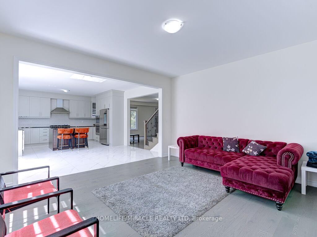 Photo 15 of 8 Jenwood Crescent, Brampton, Sandringham-Wellington North — HOMEH