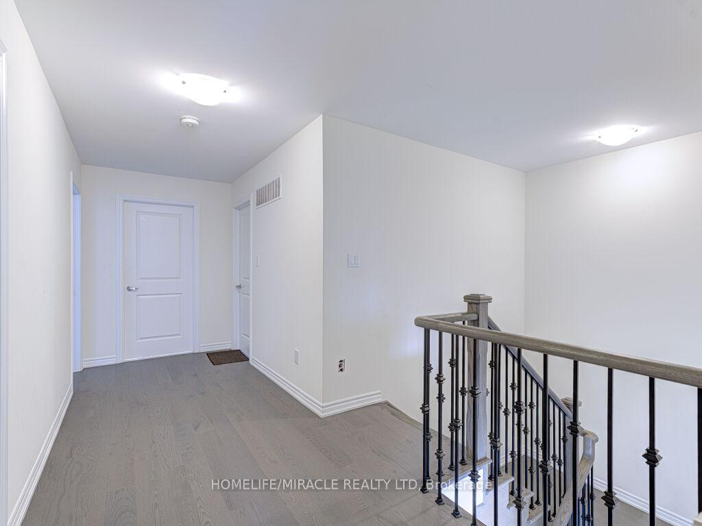 Photo 17 of 8 Jenwood Crescent, Brampton, Sandringham-Wellington North — HOMEH