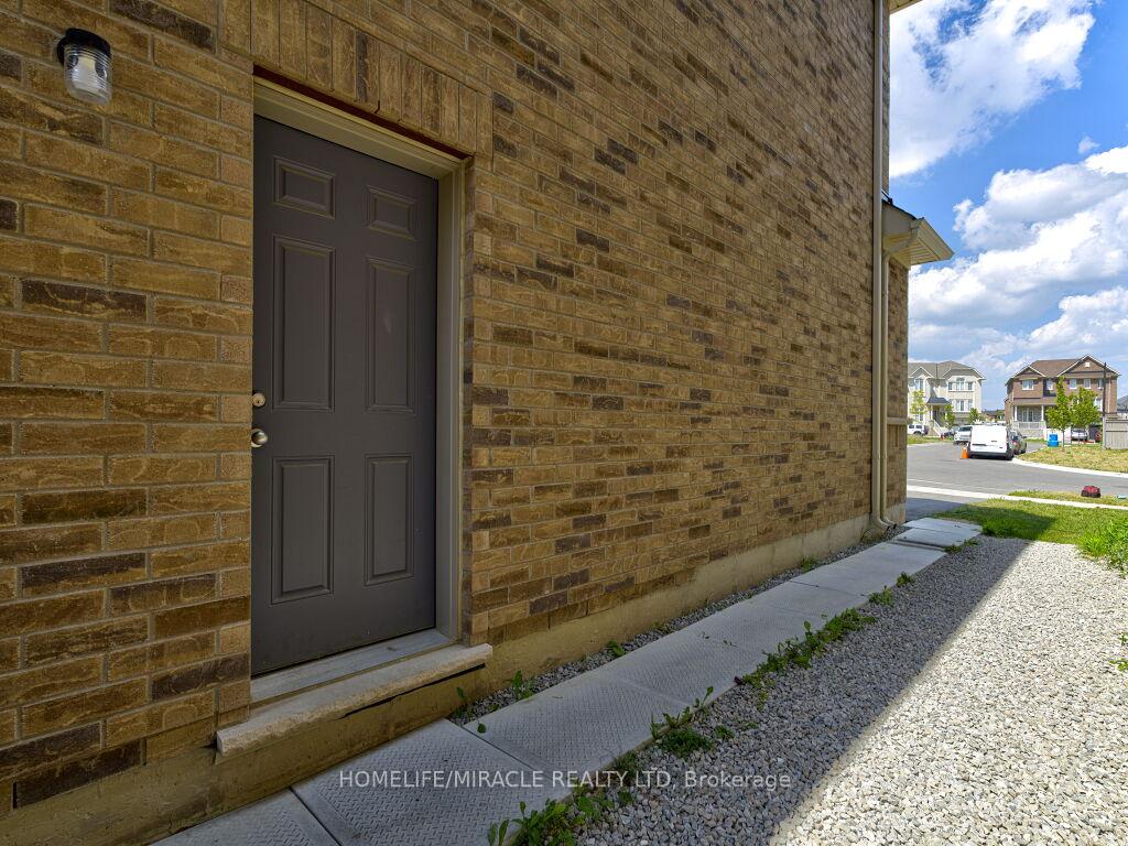 Photo 45 of 8 Jenwood Crescent, Brampton, Sandringham-Wellington North — HOMEH