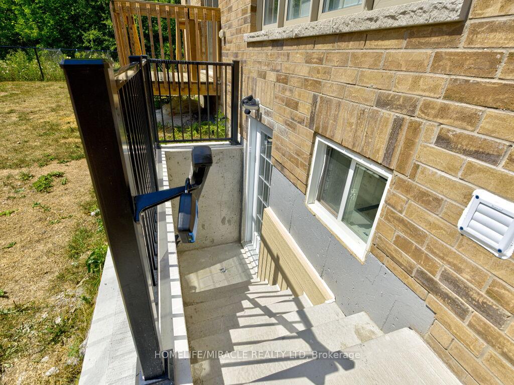 Photo 46 of 8 Jenwood Crescent, Brampton, Sandringham-Wellington North — HOMEH