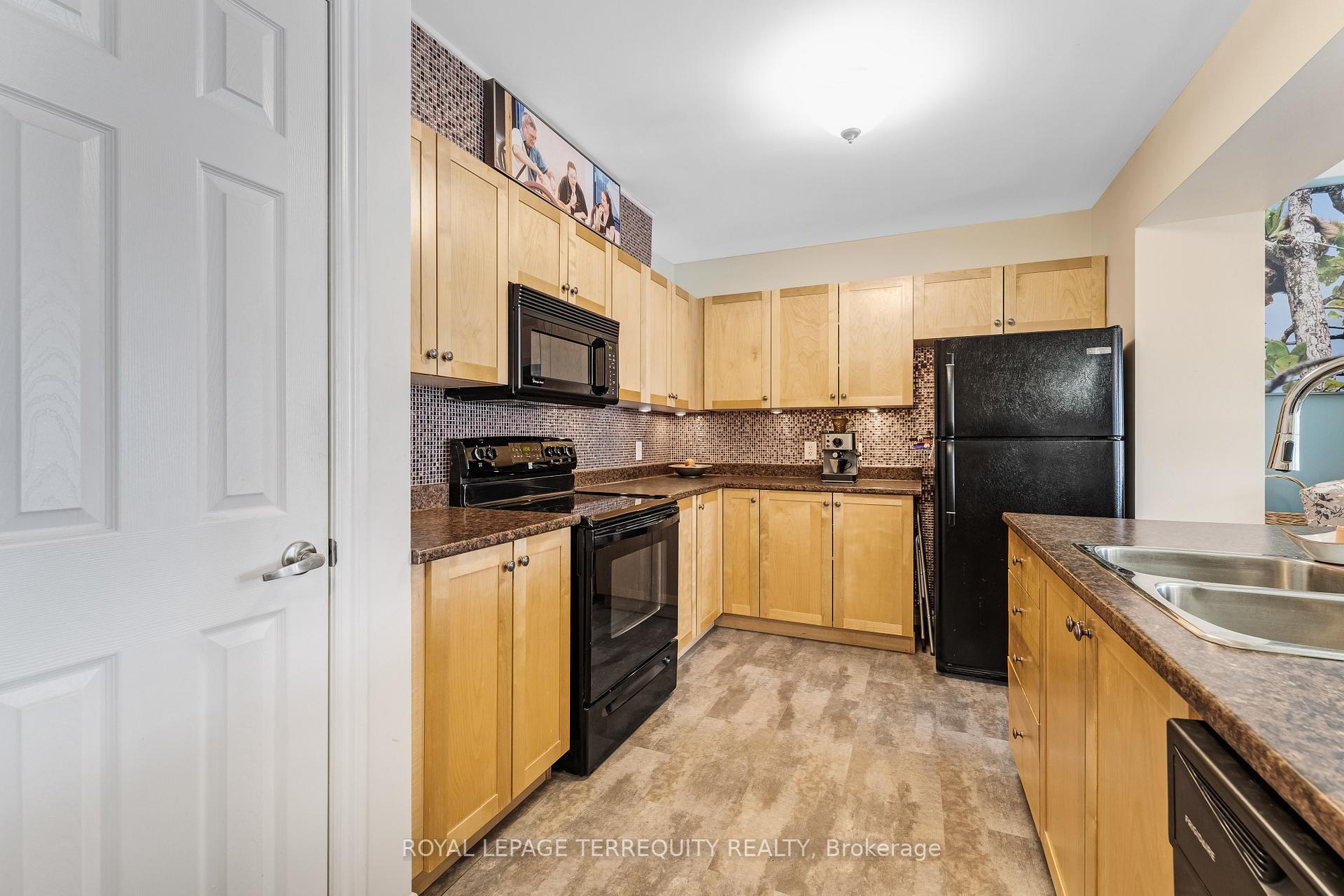 Photo 10 of 1567 Haydon Circle, Ottawa, Barrhaven - Heritage Park — HOMEH
