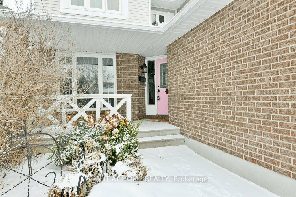 Photo 2 of 4 Seabury Gate, Ottawa, Barrhaven - Cedargrove/Fraserdale — HOMEH