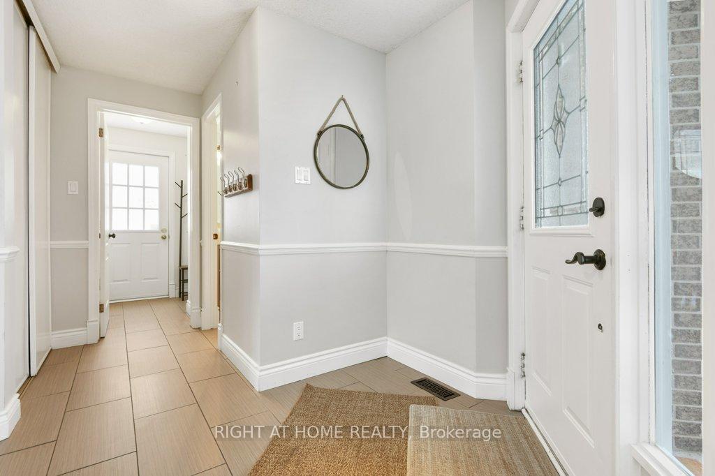 Photo 4 of 4 Seabury Gate, Ottawa, Barrhaven - Cedargrove/Fraserdale — HOMEH