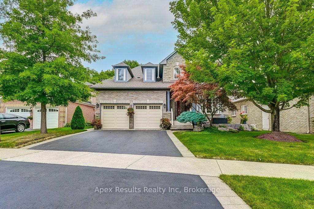 Photo 1 of 2065 William O'Connell Boulevard, Burlington, Rose — HOMEH